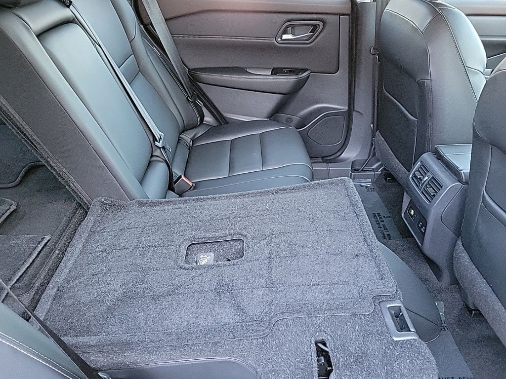 Thumbnail: 2022 Nissan Rogue - 16