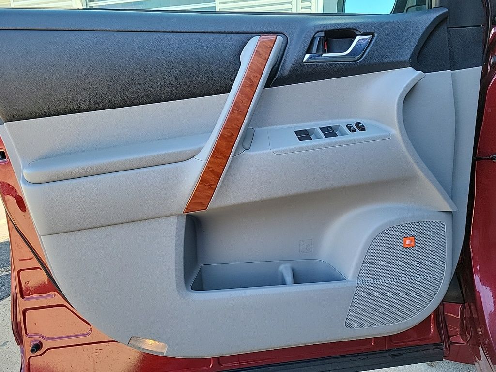 Thumbnail: 2010 Toyota Highlander - 30