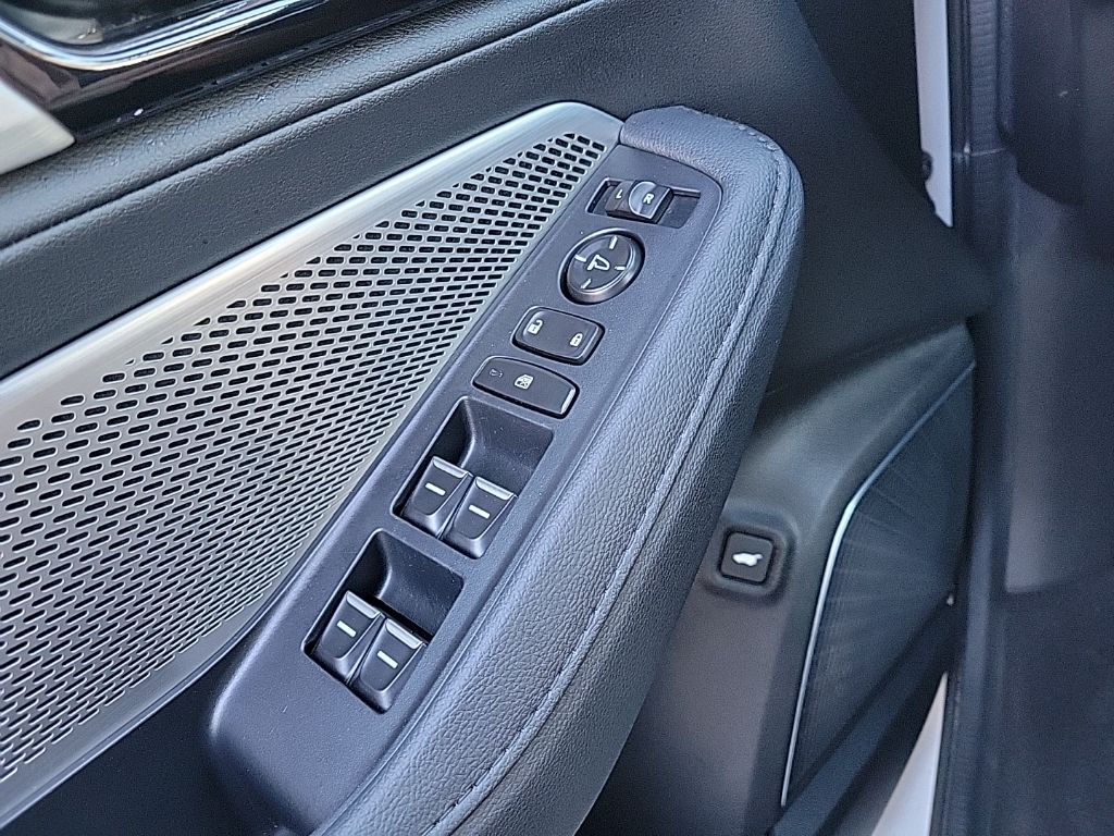 Thumbnail: 2023 Acura MDX - 39