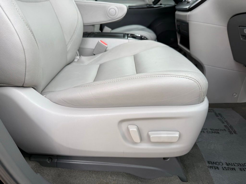 Thumbnail: 2016 Toyota Sienna - 22