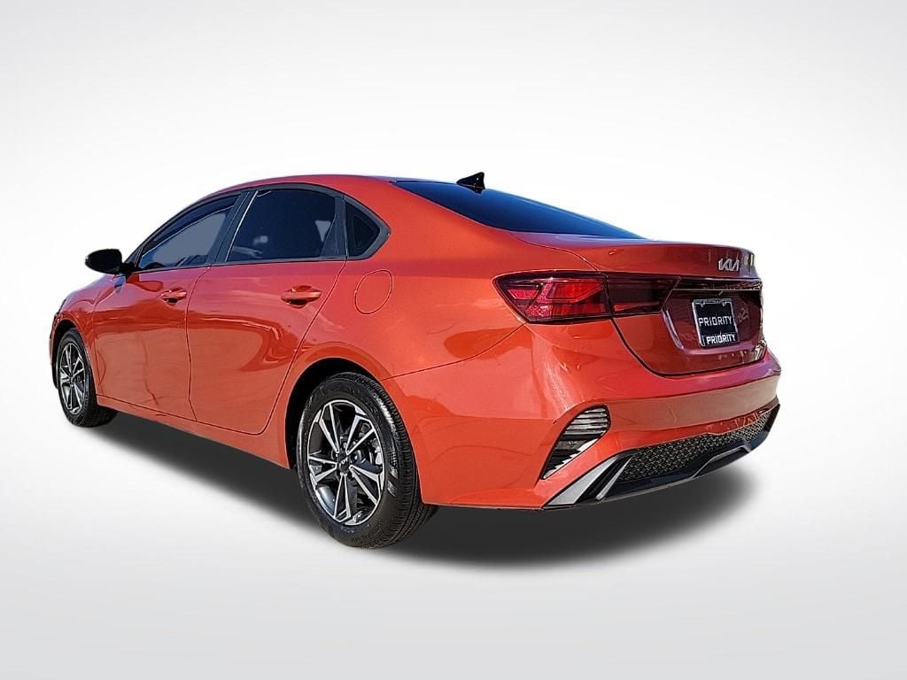 Thumbnail: 2023 Kia Forte - 3