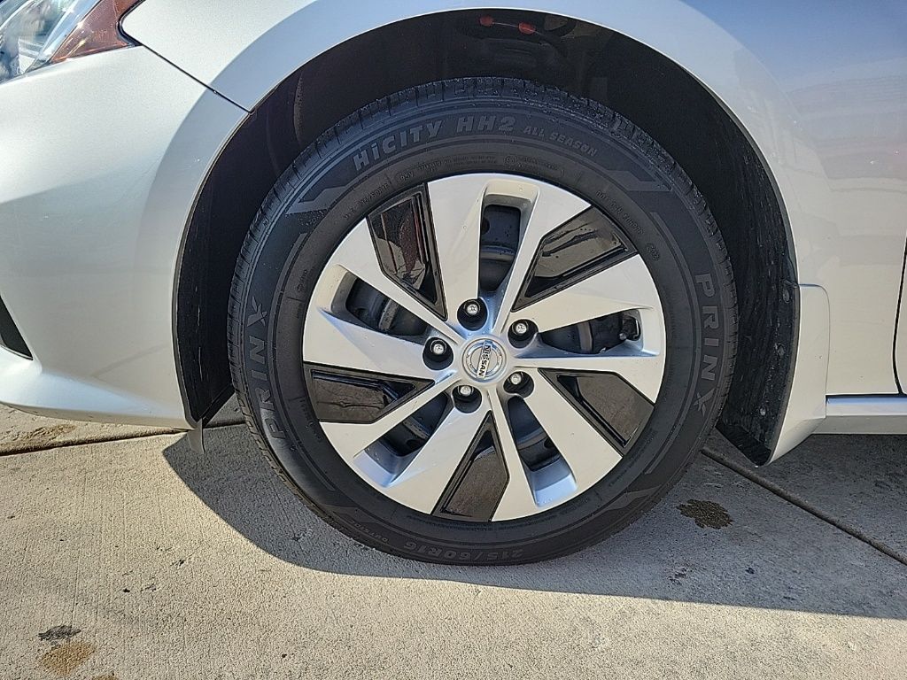 Thumbnail: 2020 Nissan Altima - 8