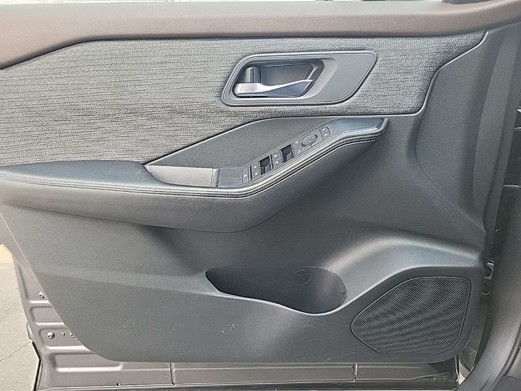 Thumbnail: 2021 Nissan Rogue - 28