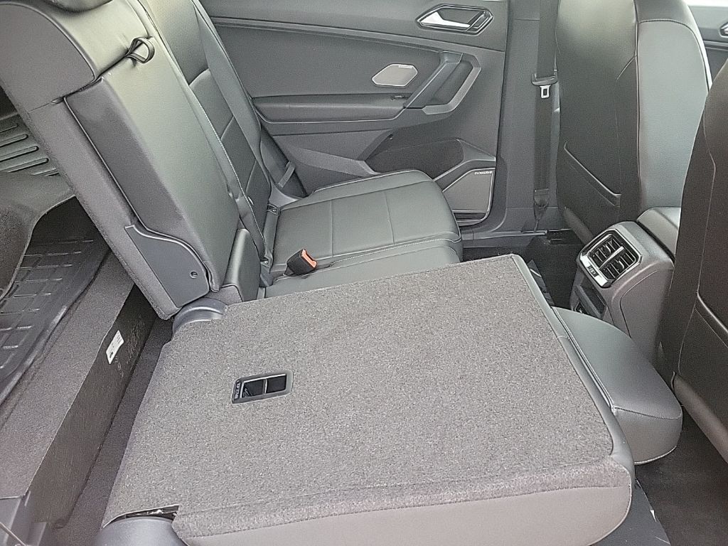 Thumbnail: 2019 Volkswagen Tiguan - 17