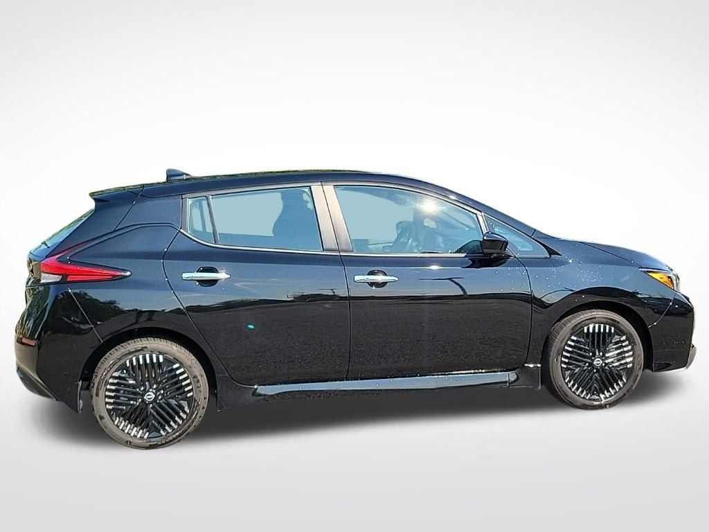 Thumbnail: 2023 Nissan Leaf - 6
