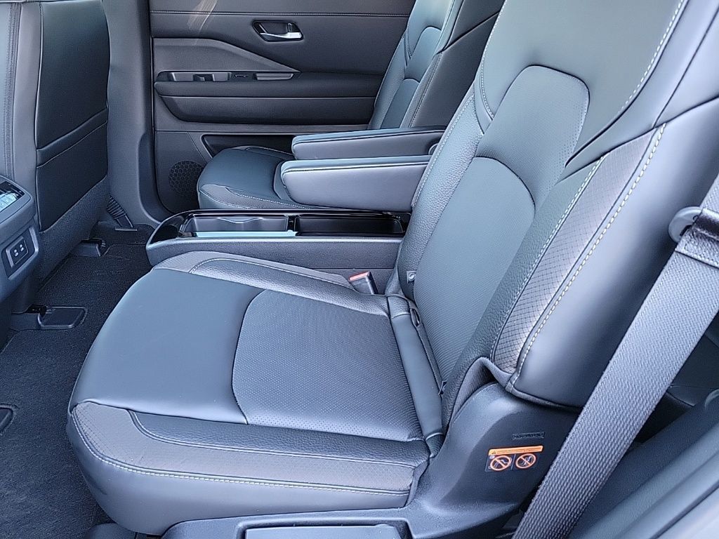 Thumbnail: 2026 Nissan Pathfinder - 14