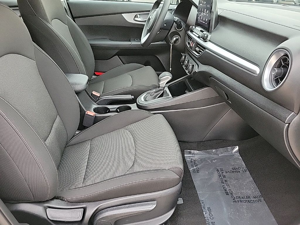 Thumbnail: 2023 Kia Forte - 15