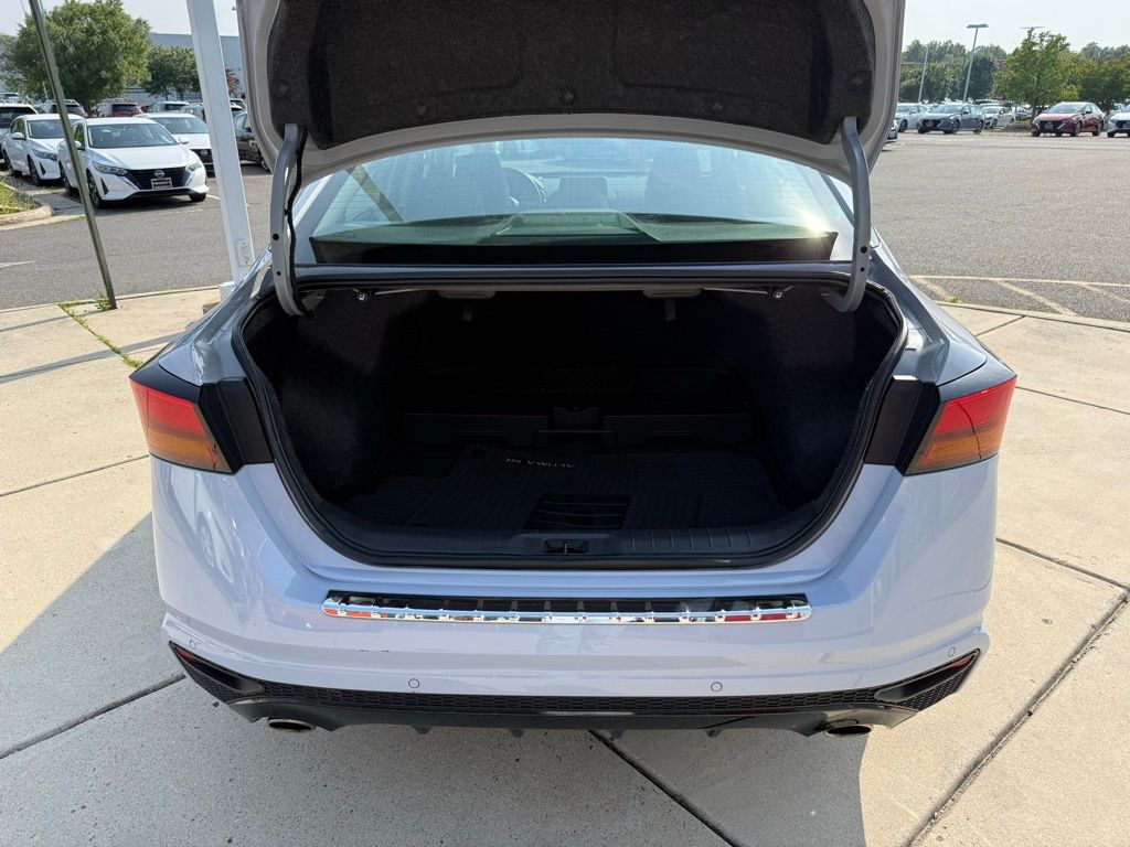 2023 Nissan Altima SR 26