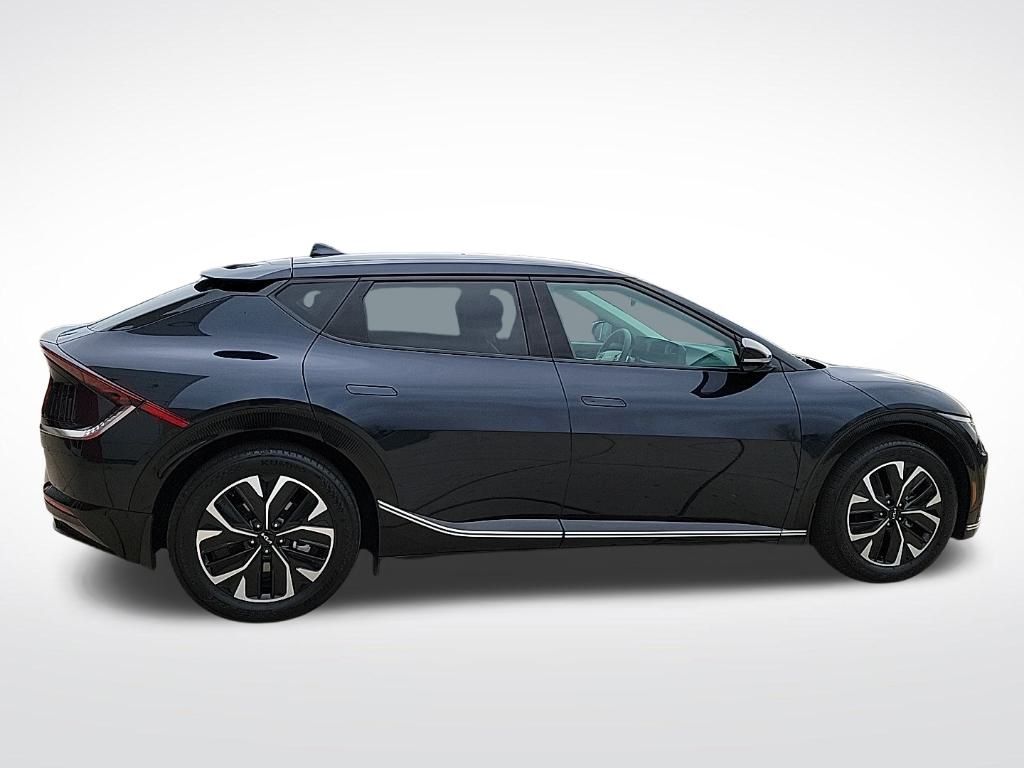 Thumbnail: 2022 Kia EV6 - 6