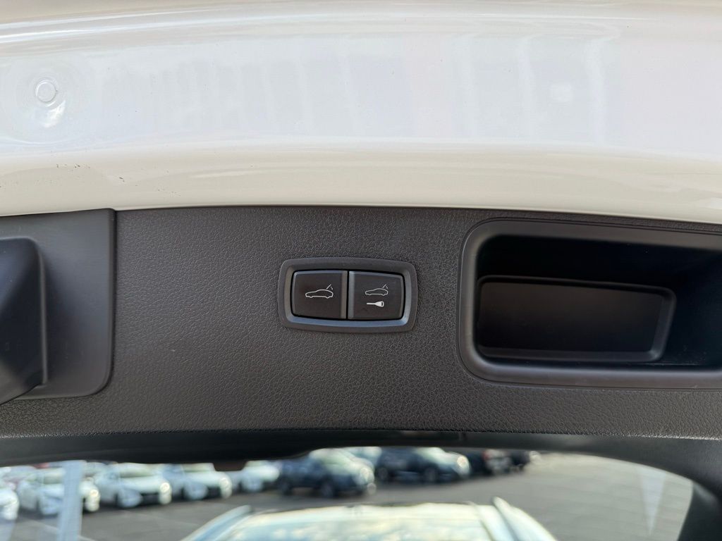 Thumbnail: 2021 Porsche Macan - 34