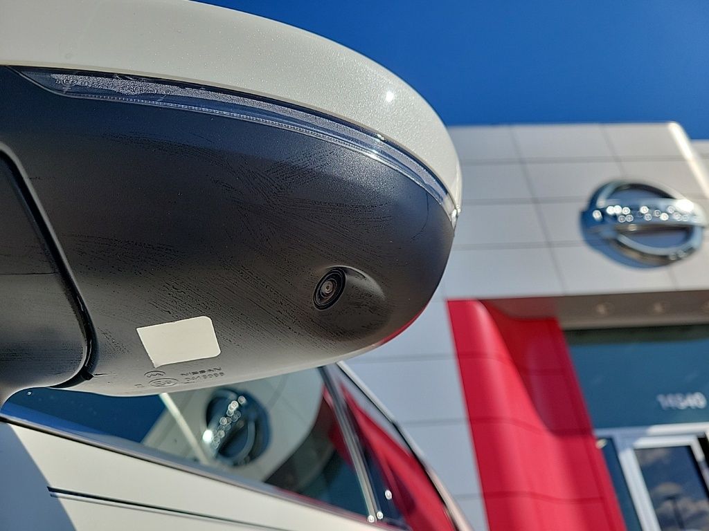 Thumbnail: 2023 Nissan Pathfinder - 12