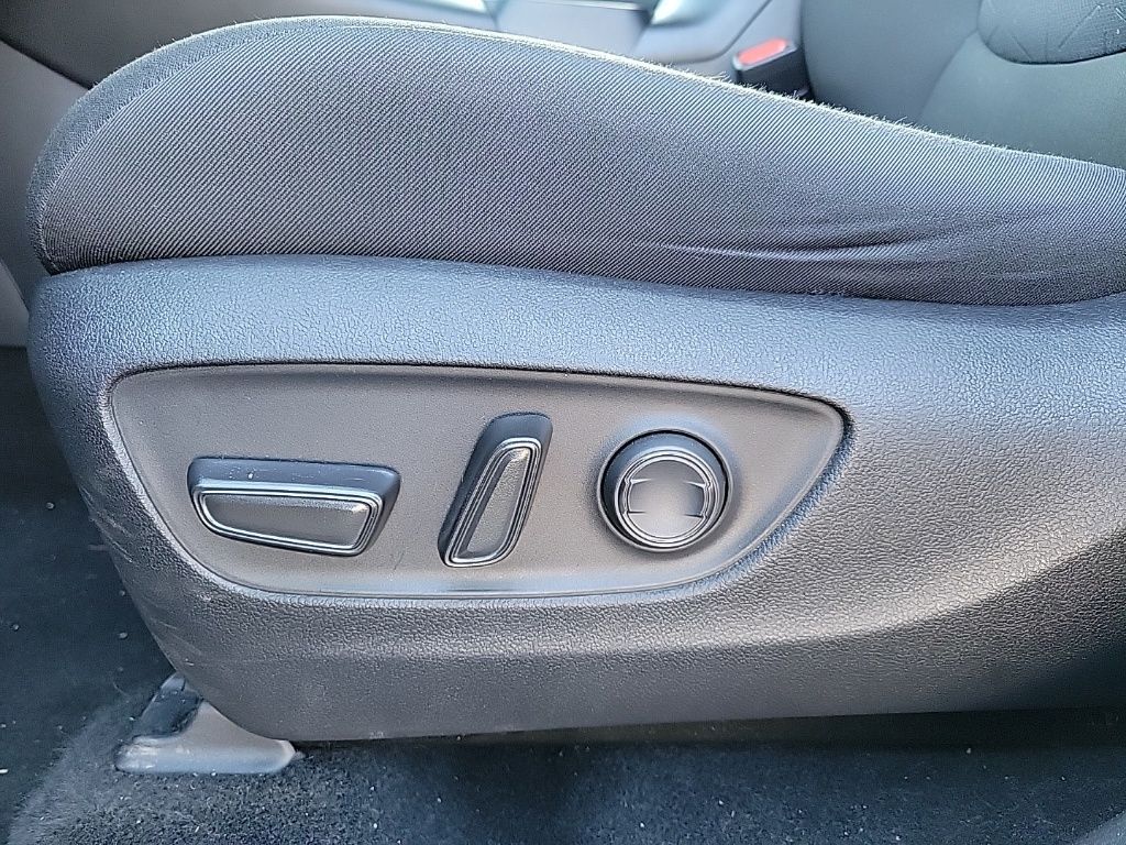 Thumbnail: 2023 Toyota RAV4 - 12