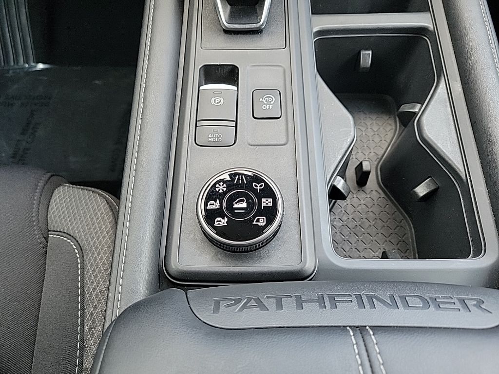 Thumbnail: 2023 Nissan Pathfinder - 30