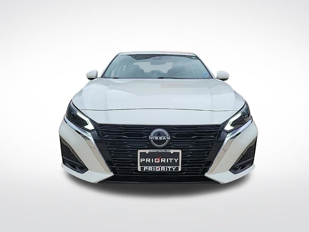 Thumbnail: 2023 Nissan Altima - 8