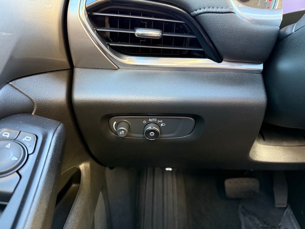 Thumbnail: 2023 Chevrolet Traverse - 14