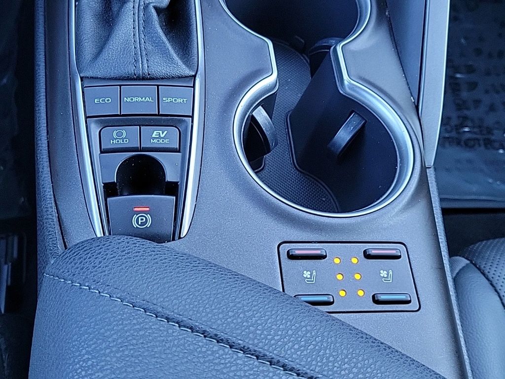 Thumbnail: 2022 Toyota Camry - 28