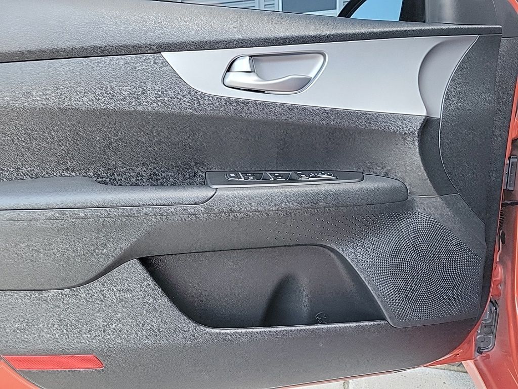 Thumbnail: 2023 Kia Forte - 28