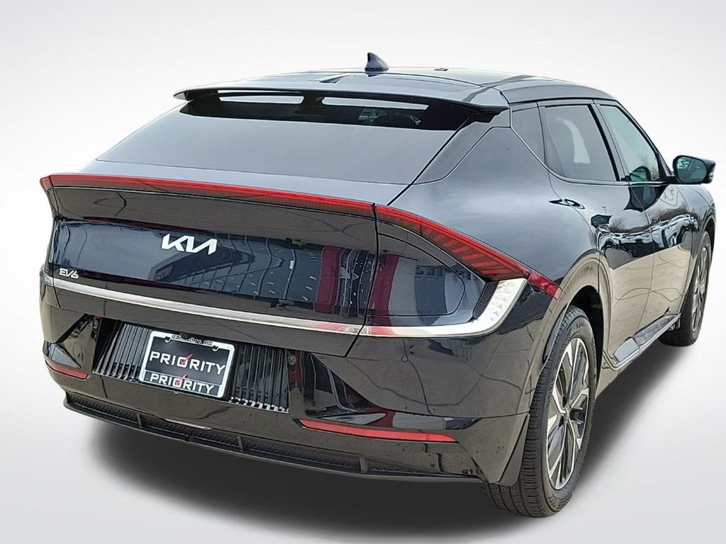 Thumbnail: 2022 Kia EV6 - 5