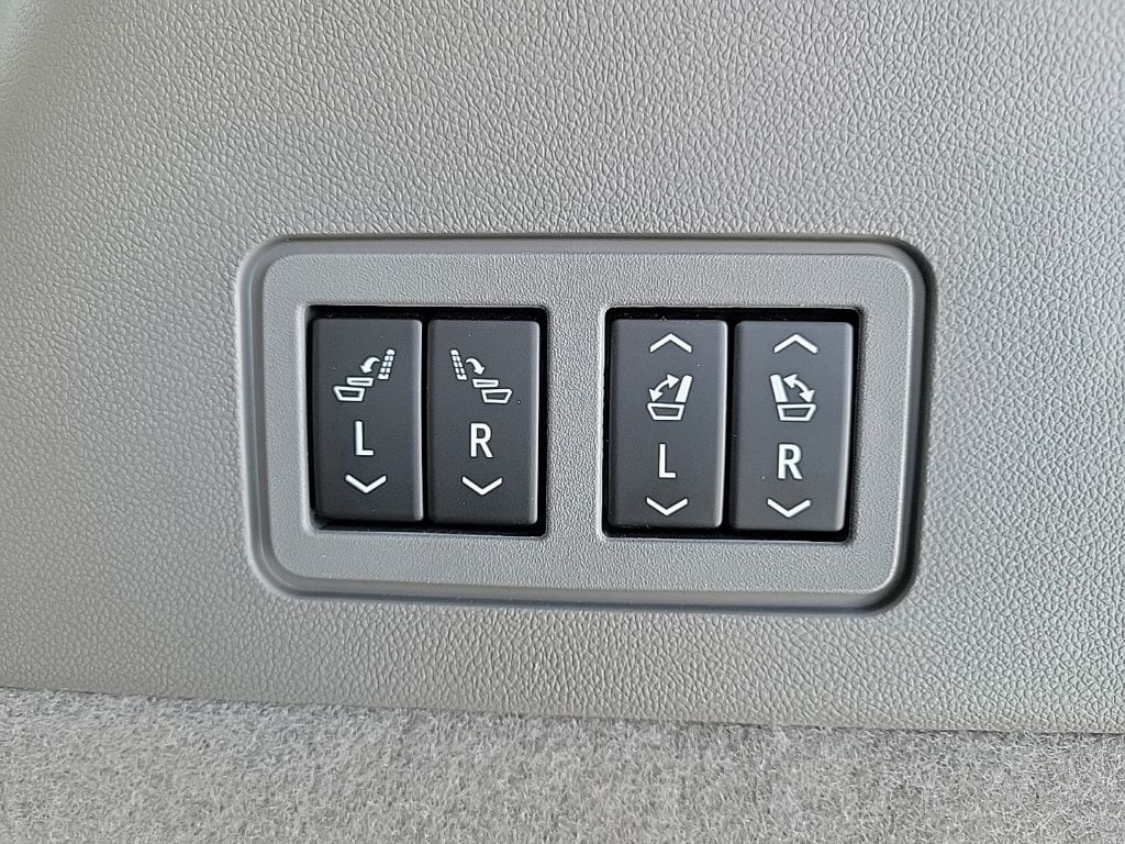 Thumbnail: 2023 Cadillac XT6 - 40