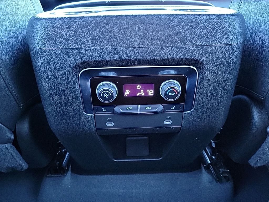 Thumbnail: 2022 Chevrolet Suburban - 25