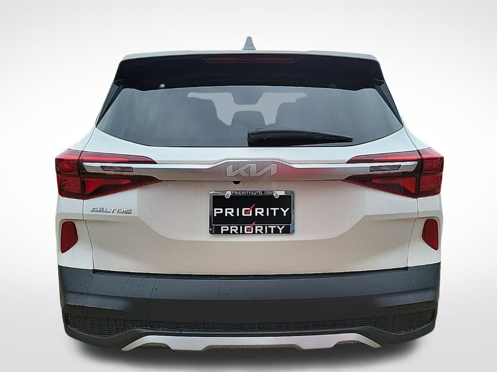 Thumbnail: 2023 Kia Seltos - 4