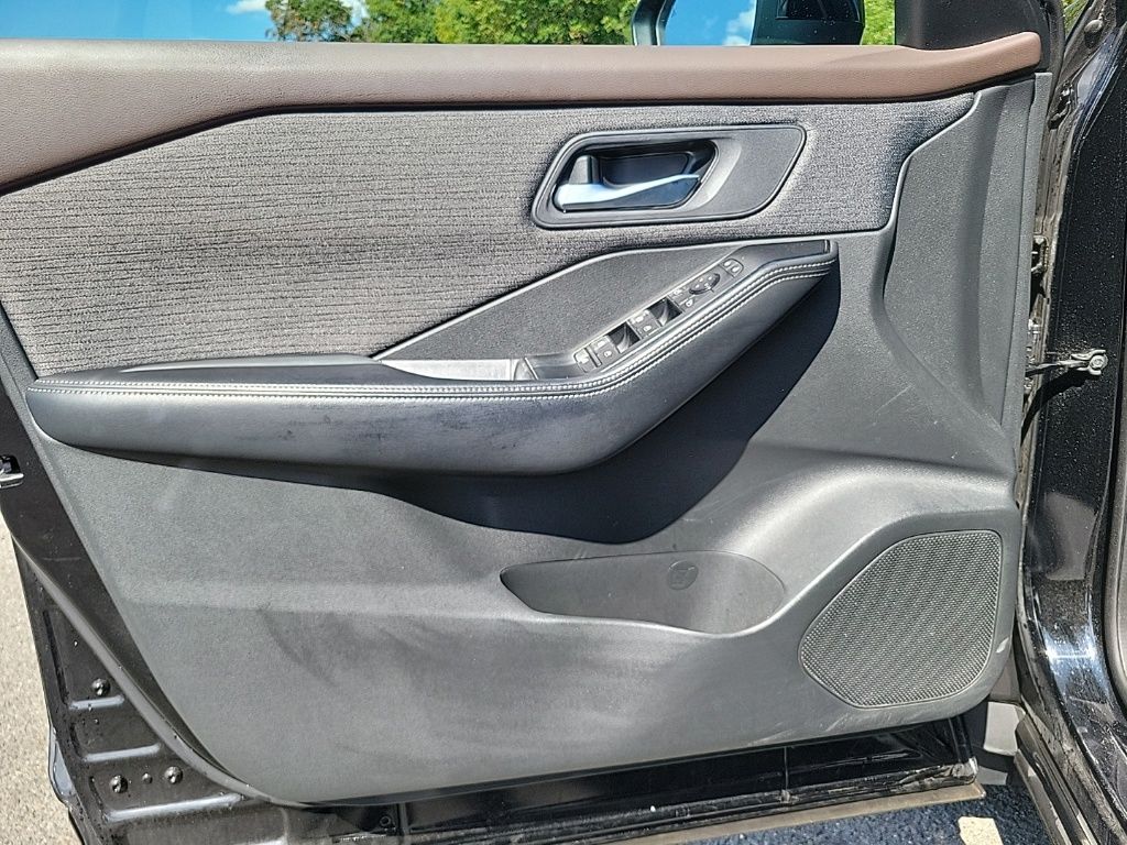 Thumbnail: 2022 Nissan Rogue - 21