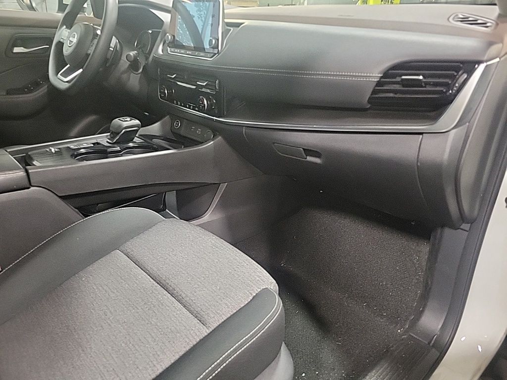 2023 Nissan Rogue SV 9