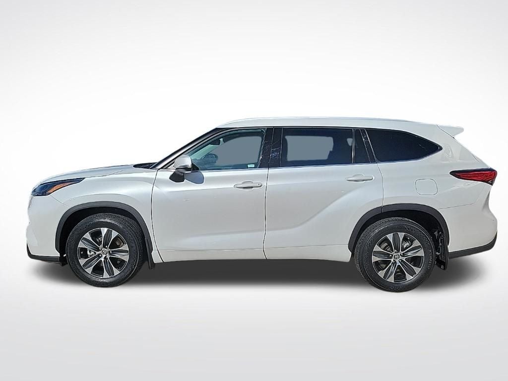 Thumbnail: 2022 Toyota Highlander - 2