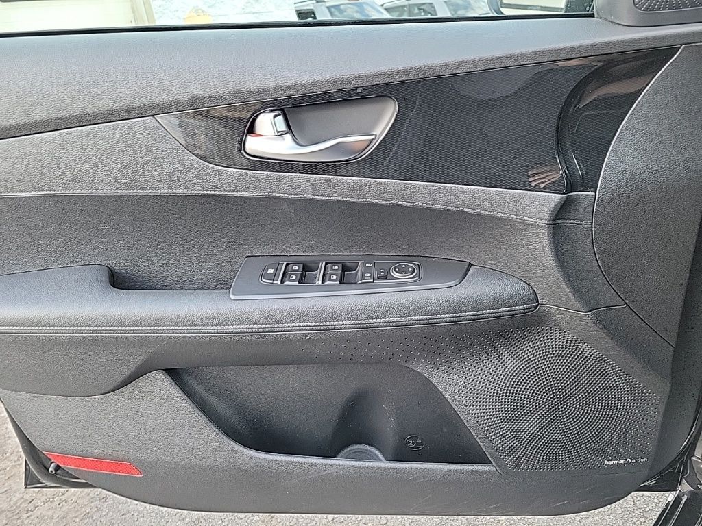 Thumbnail: 2023 Kia Forte - 28