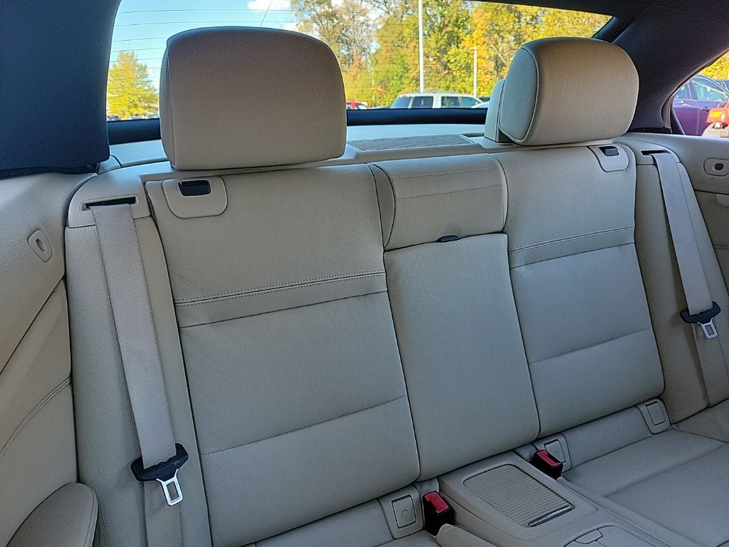 Thumbnail: 2011 BMW 3 Series - 21