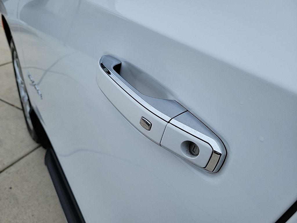 Thumbnail: 2023 Chevrolet Tahoe - 14