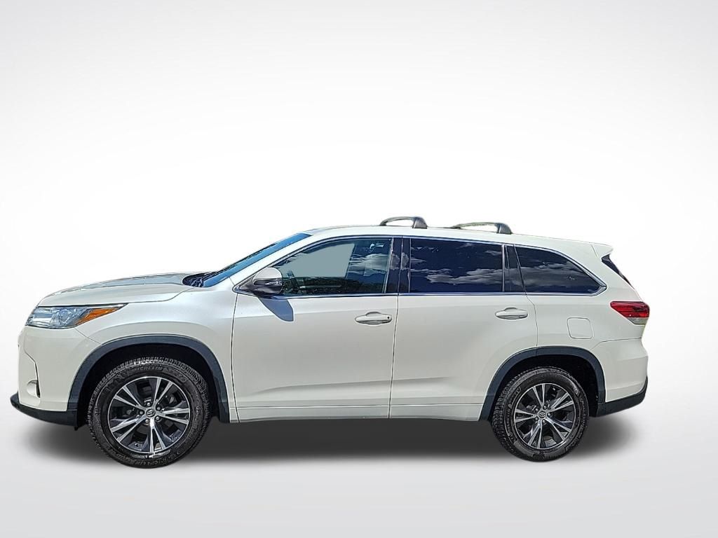 Thumbnail: 2018 Toyota Highlander - 2