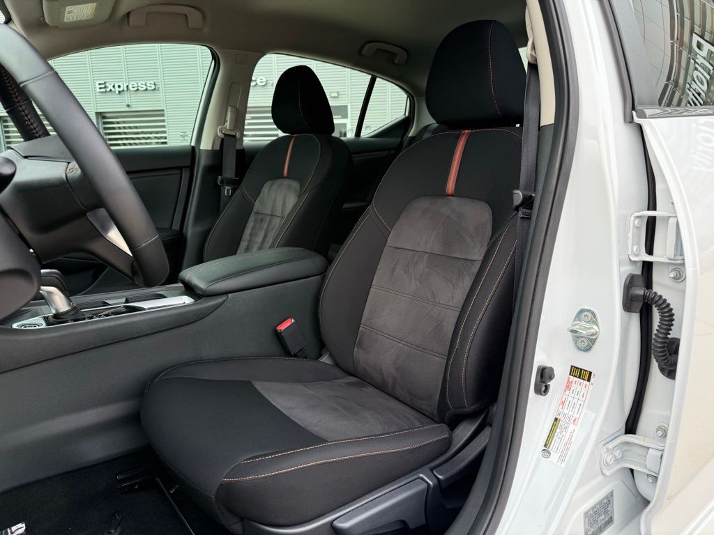 2023 Nissan Sentra SR 11