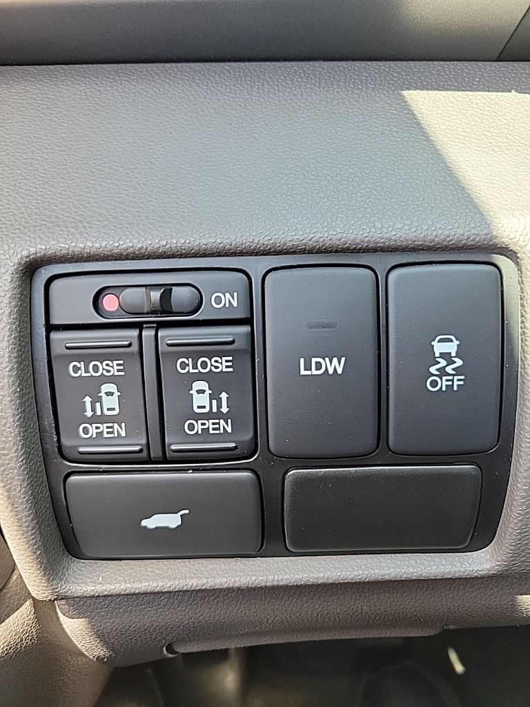 Thumbnail: 2016 Honda Odyssey - 28