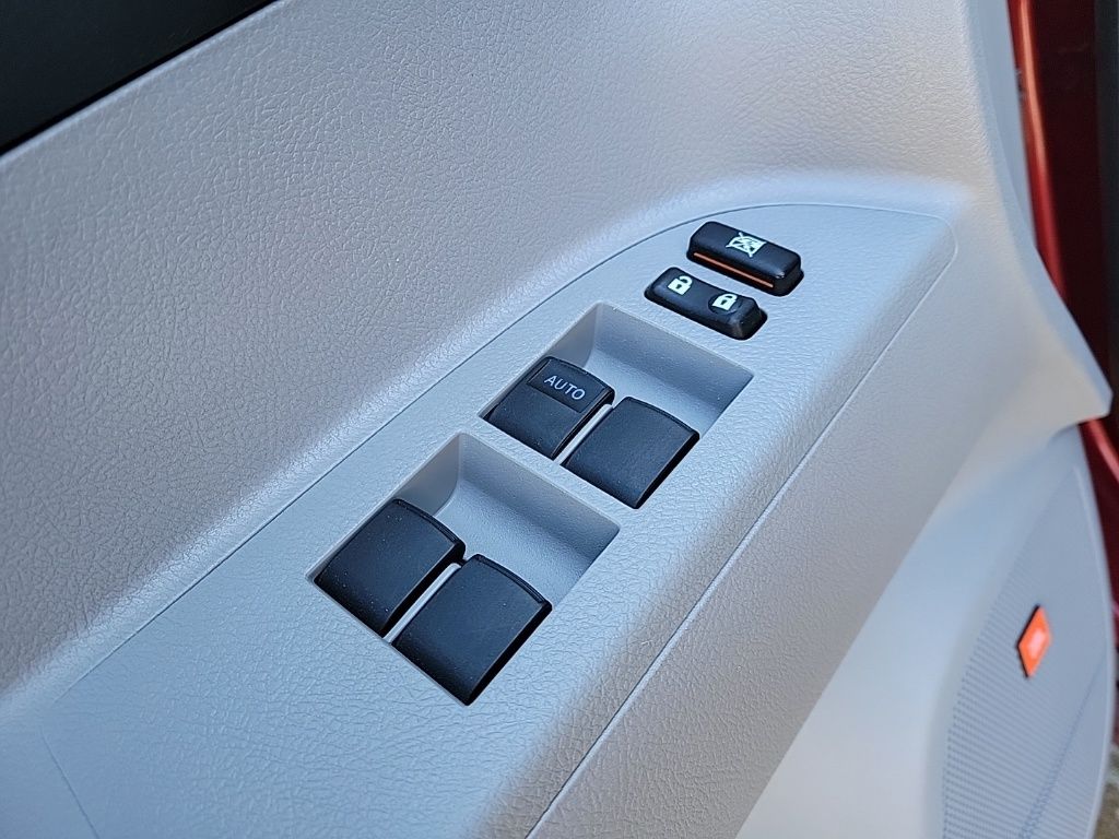 Thumbnail: 2010 Toyota Highlander - 31