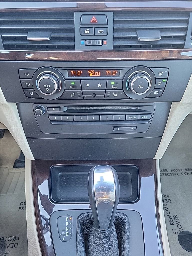 Thumbnail: 2011 BMW 3 Series - 32