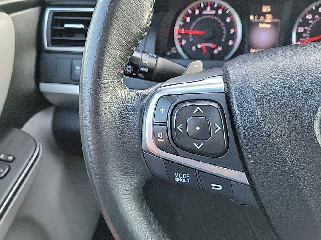 Thumbnail: 2017 Toyota Camry - 18