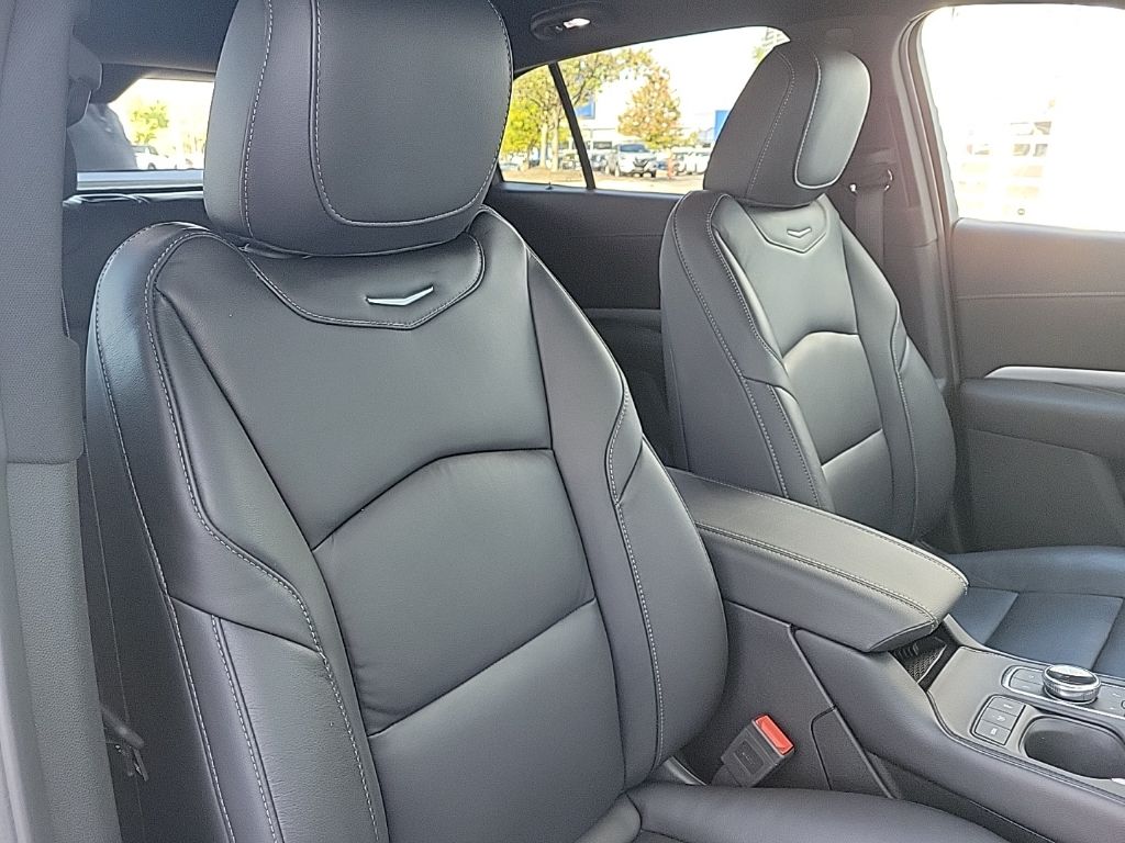 Thumbnail: 2020 Cadillac XT4 - 14