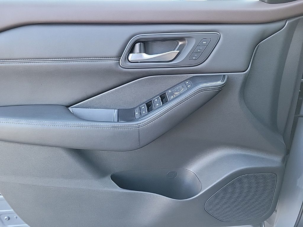 Thumbnail: 2022 Nissan Rogue - 31