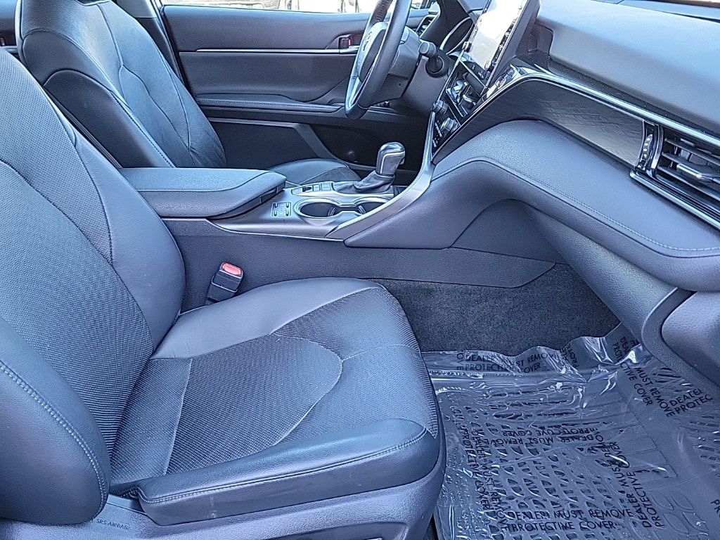 Thumbnail: 2022 Toyota Camry - 16