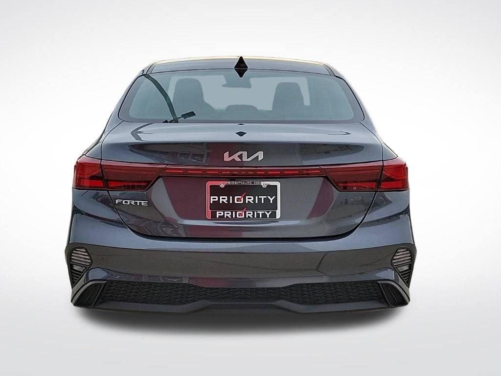 Thumbnail: 2023 Kia Forte - 4