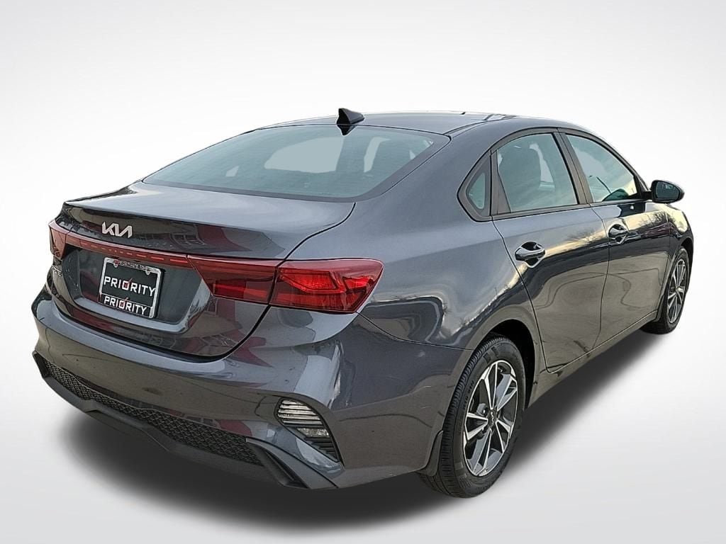 Thumbnail: 2023 Kia Forte - 5