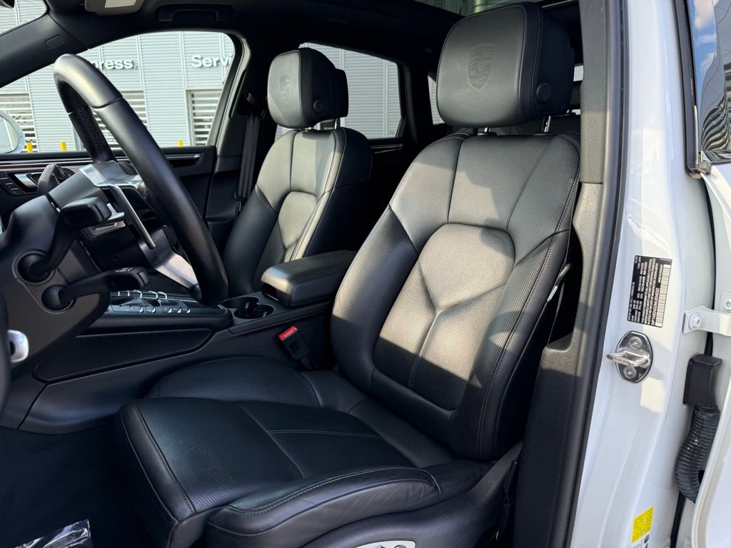 Thumbnail: 2021 Porsche Macan - 13