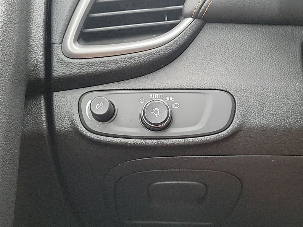 Thumbnail: 2021 Chevrolet Trax - 27