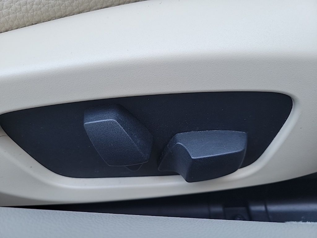 Thumbnail: 2011 BMW 3 Series - 17