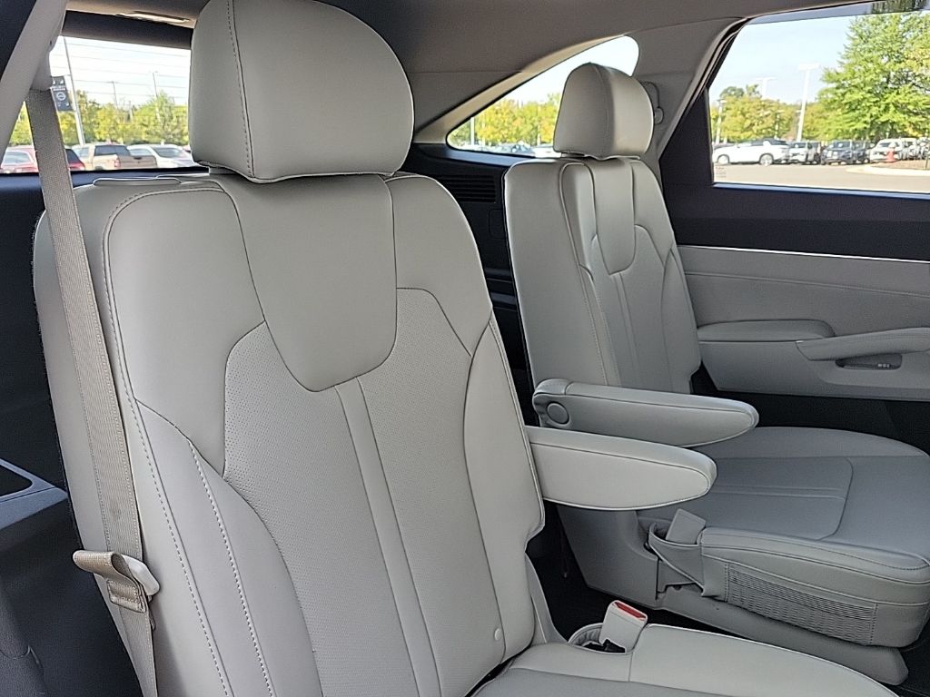 Thumbnail: 2022 Kia Sorento - 15