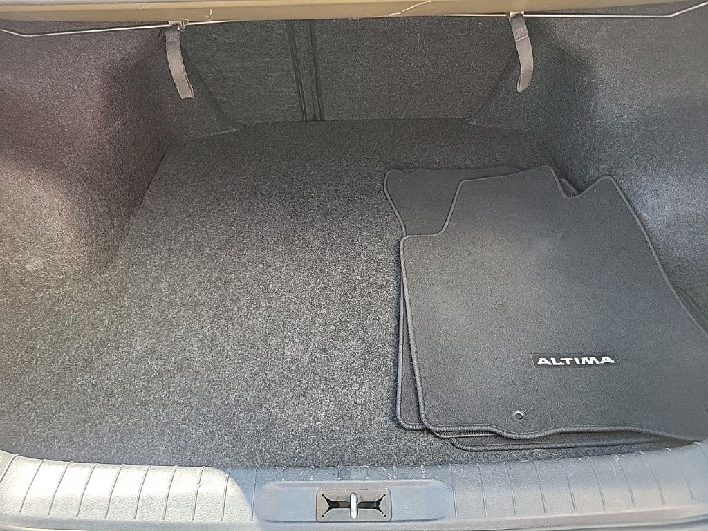Thumbnail: 2014 Nissan Altima - 18