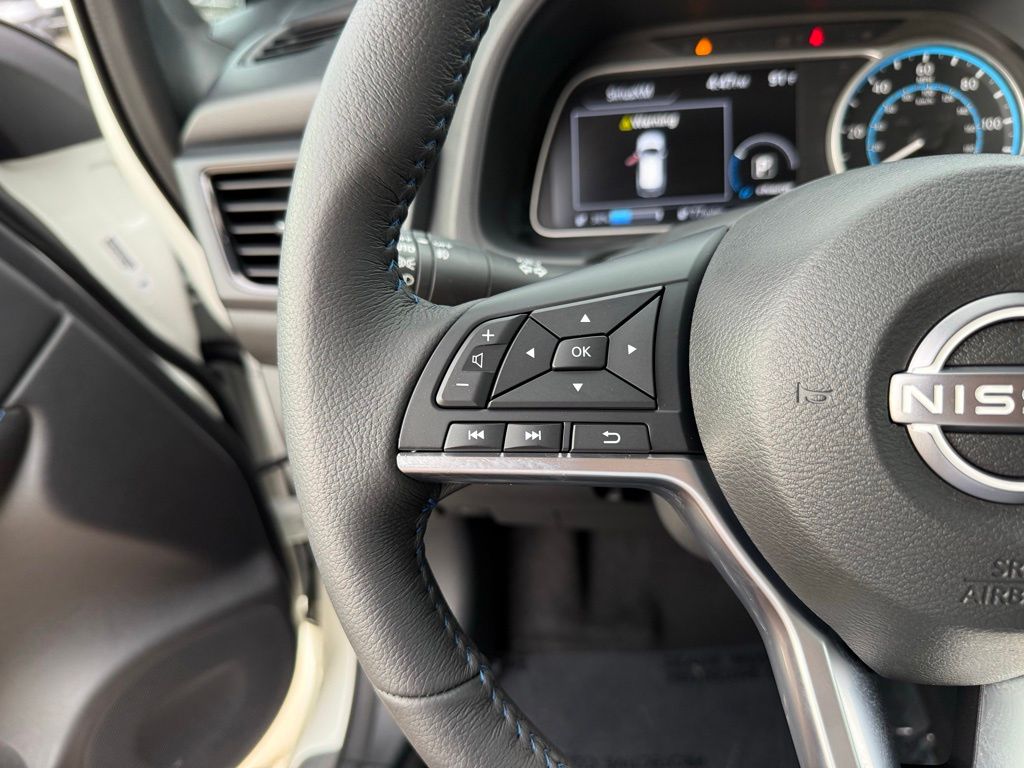 Thumbnail: 2023 Nissan Leaf - 17