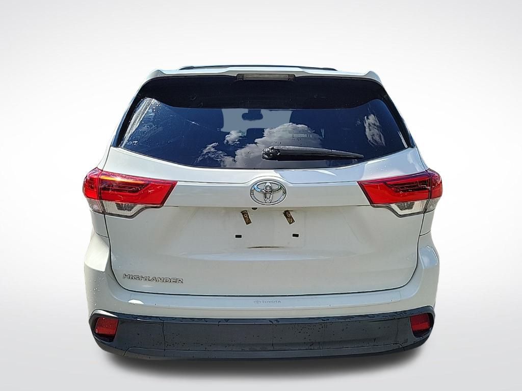 Thumbnail: 2018 Toyota Highlander - 4
