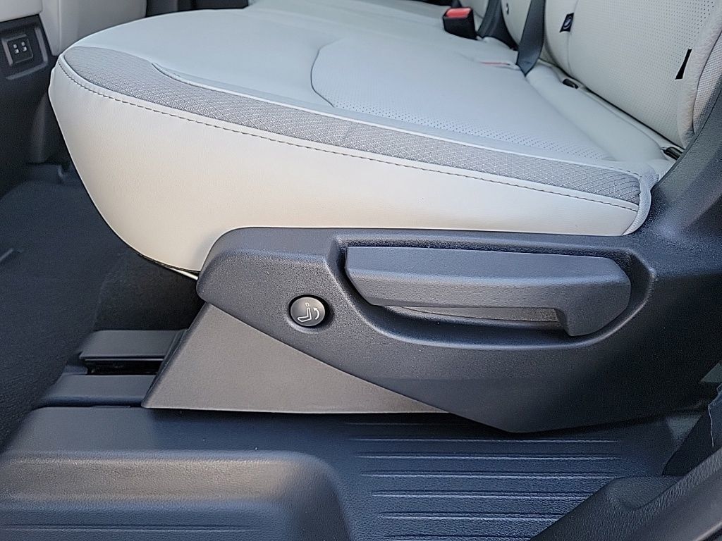 Thumbnail: 2026 Nissan Pathfinder - 14